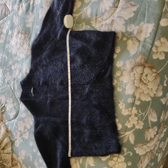 TAHARI CROPPED SWEATER - Picture 7 of 8